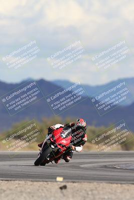 media/Nov-16-2025-Race Pace (Sun) [[8c5fa54630]]/Non Verified Riders (1st 20 Minutes)/5-Turn 15 (110pm)/